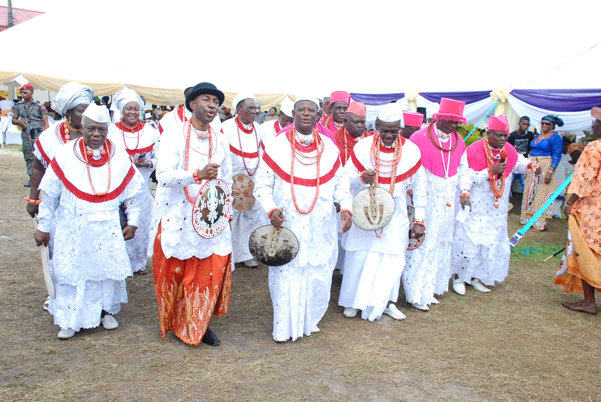 Okere Urhobo and Agbara Warri Performing the Ehonwhorhe dance ...