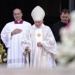 140427-pope-benedict-vatican-530a_204332f8830f8451cb2433027c09ef9e.nbcnews-ux-800-600