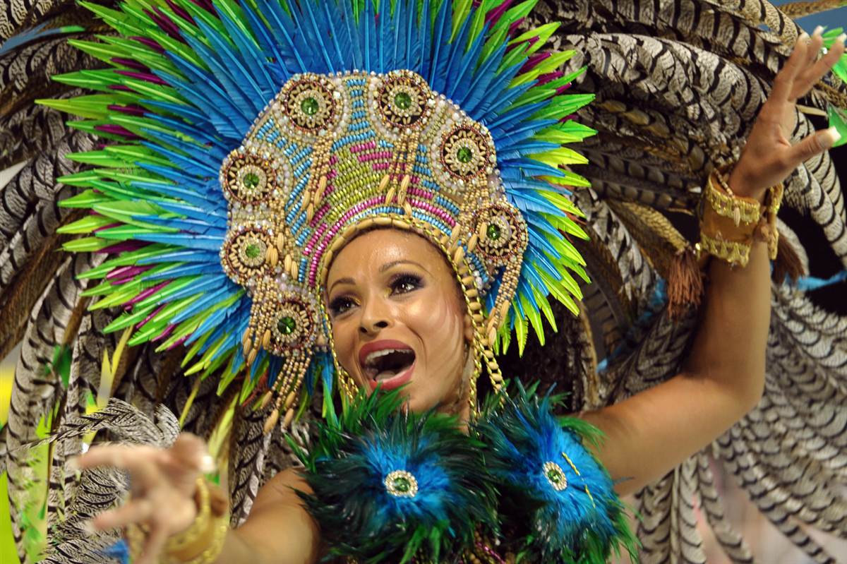 samba dancers in brazil