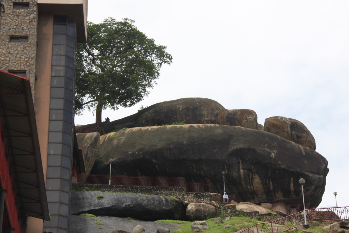 Olomu Rock Landmarks