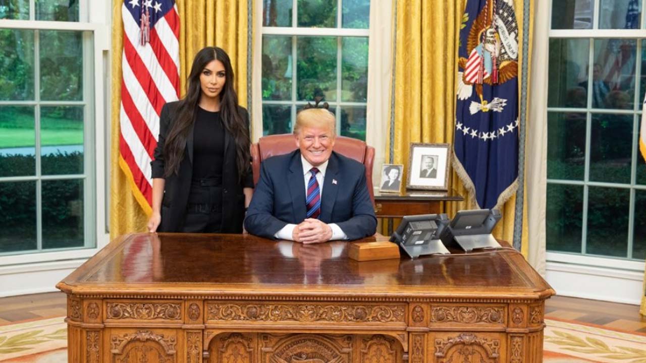 Kim Kardashian Meets With President Donald Trump in the Oval Office -- Pics | Entertainment Tonight