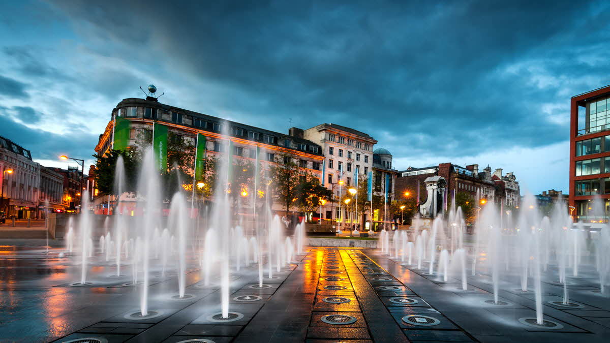 Manchester Piccadilly garden_226270102 UK Destination