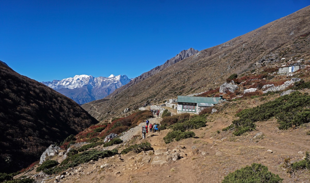 Trekking Everest Base Camp - Walking down from Pangbuche village to the Tengbuche Monastery