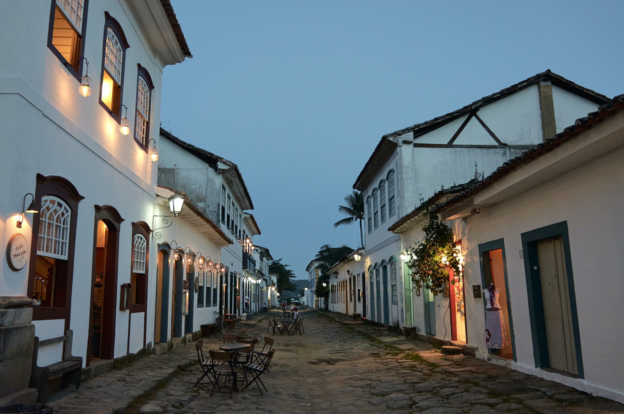 Street in Rio de Janeiro, Brazil | Gilberto Olimpio/Unsplash