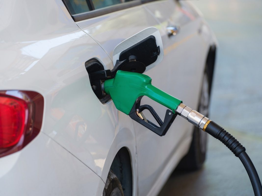 Nigerians Pump petrol price