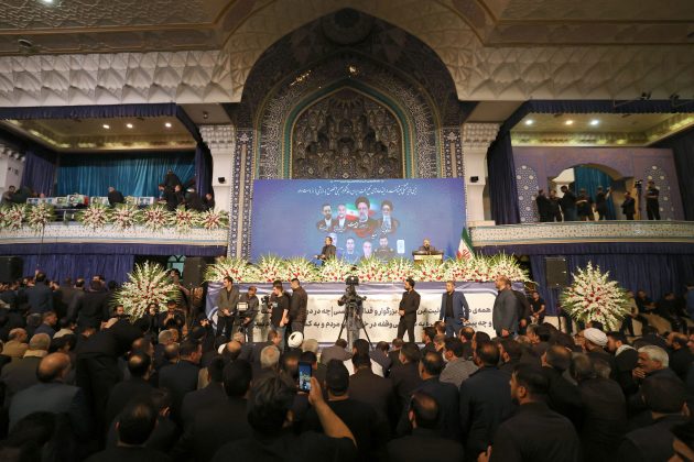 Mourners hold posters of Iranian President Ebrahim Raisi during a funeral ceremony for him and his companions who were killed in a helicopter crash, in Tehran, on May 22, 2024. (Atta KENARE / AFP)