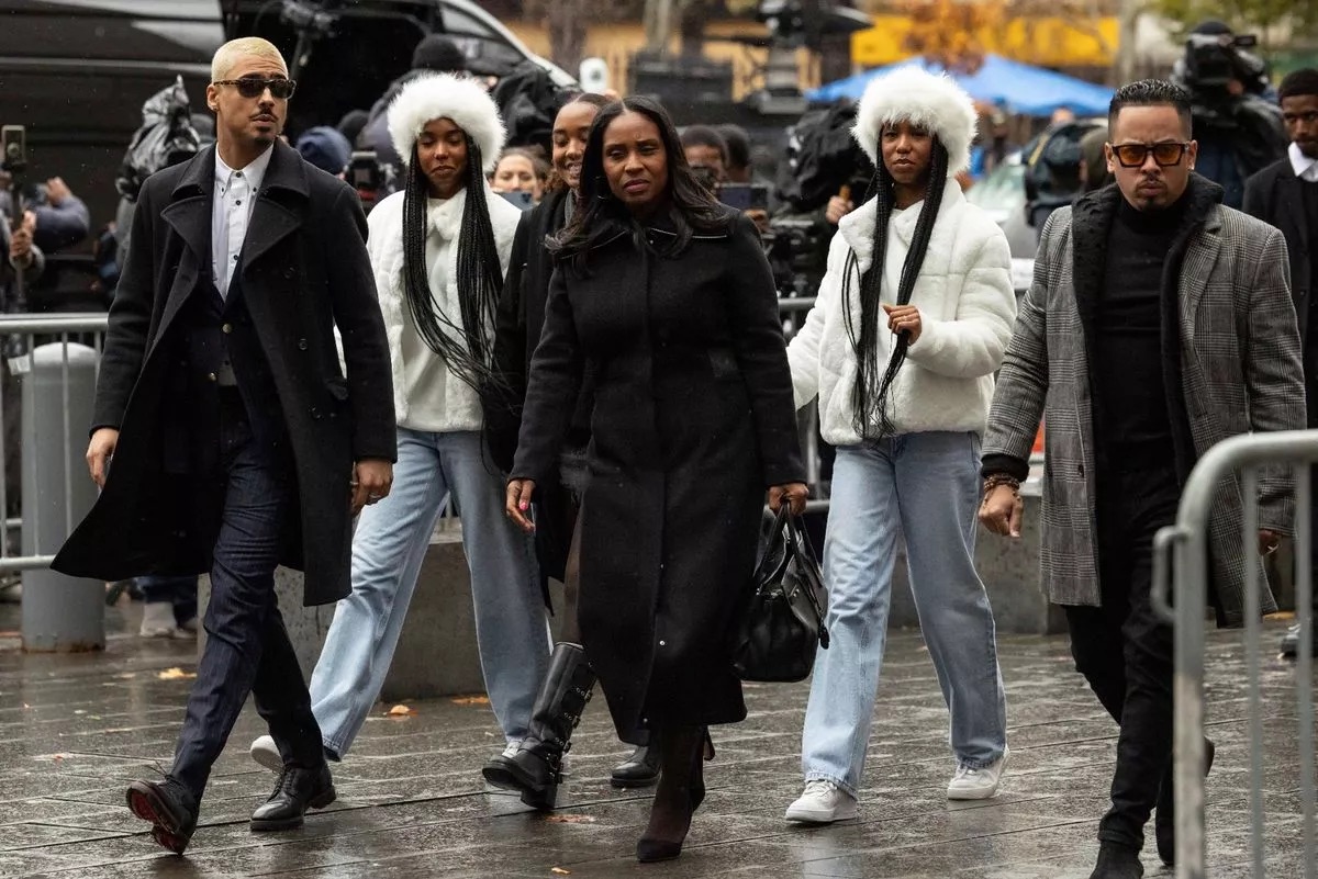 Diddy's kids and his mother, gathered and arrived to court for their fathers bail hearing on Friday, November 22, 2024. His twins pictured in matching outfits. | AFP/Getty Images