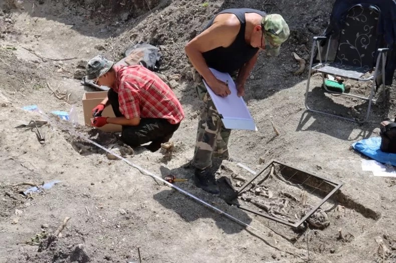 anti-vampire, The unusual medieval child burial uncovered on Góra Chełmska, Poland. The burial is thought to date to the 13th century. Lublin Provincial Conservator of Monuments