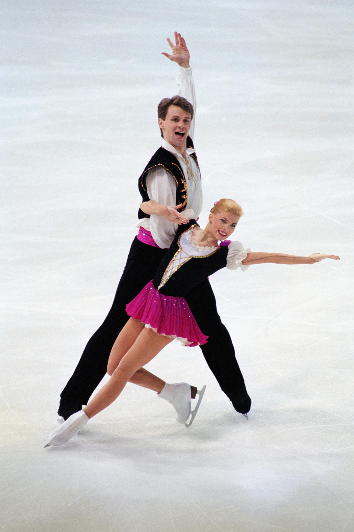 Russian figure skaters Evgenia Shishkova and Vadim Naumov in 1996 in Paris.Pierre Verdy / AFP - Getty Images file