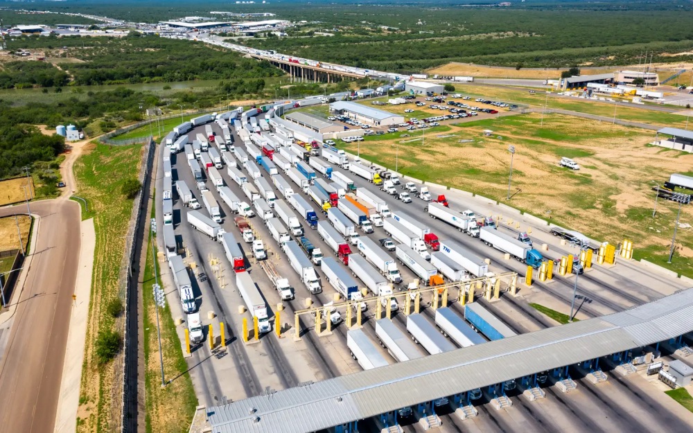 tariffs, A line of trucks wait to cross the World Trade Bridge over the Rio Grande from Mexico into the United States in Laredo, on Sept. 16, 2020. | Jordan Vonderhaar/The Texas Tribune